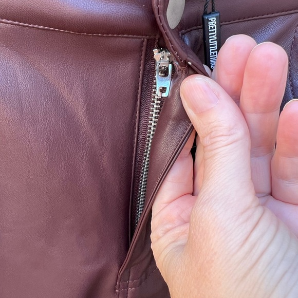 Pretty Little Thing brown faux leather pants - Picture 8 of 10